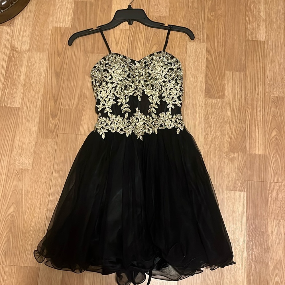 David’s bridal Blondie Nites black and gold homecoming dress. Size 1.